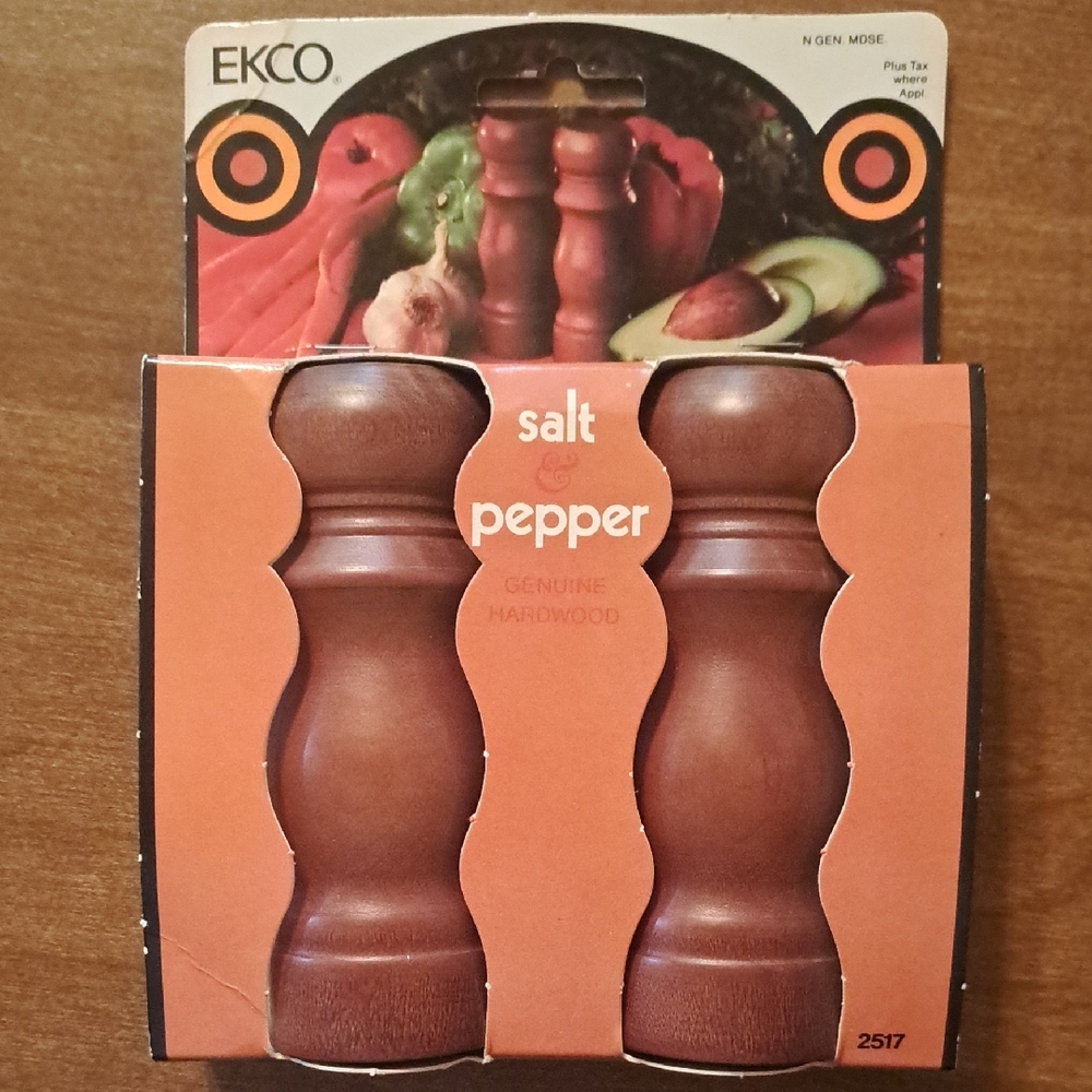 New - Vintage EKCO Salt and Pepper Shaker Set